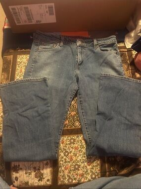 Classic Women's Levis 518 Jeans